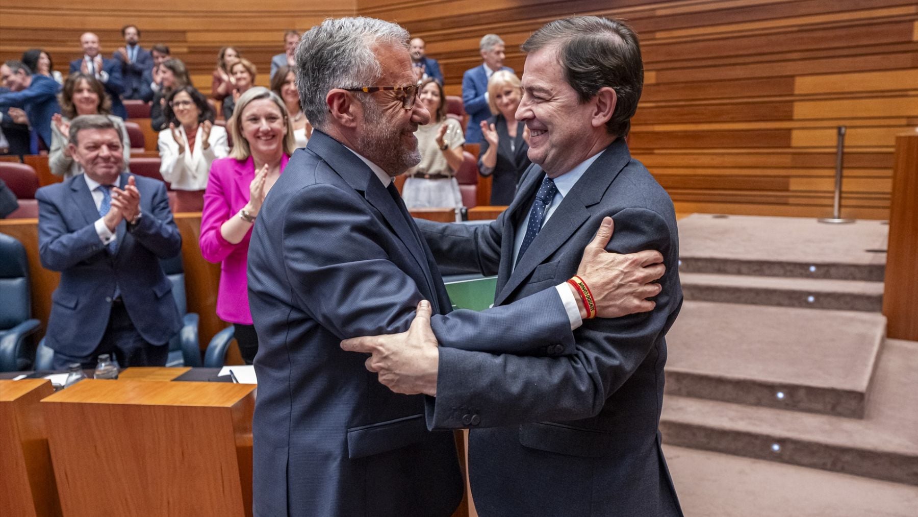 Mañueco afronta su tercer mandato tras ser investido presidente de Castilla y León con los votos de Vox