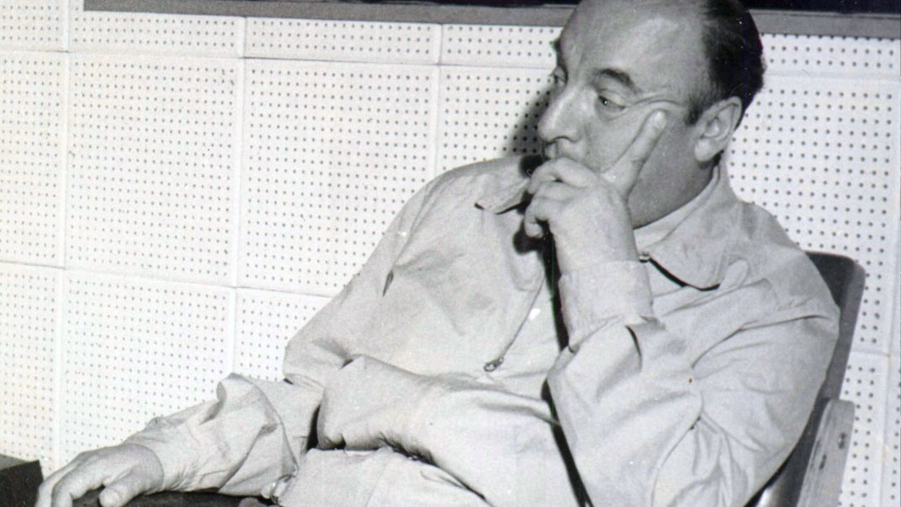 Pablo Neruda en 1956. Foto: Rec79 en Wikimedia Commons.