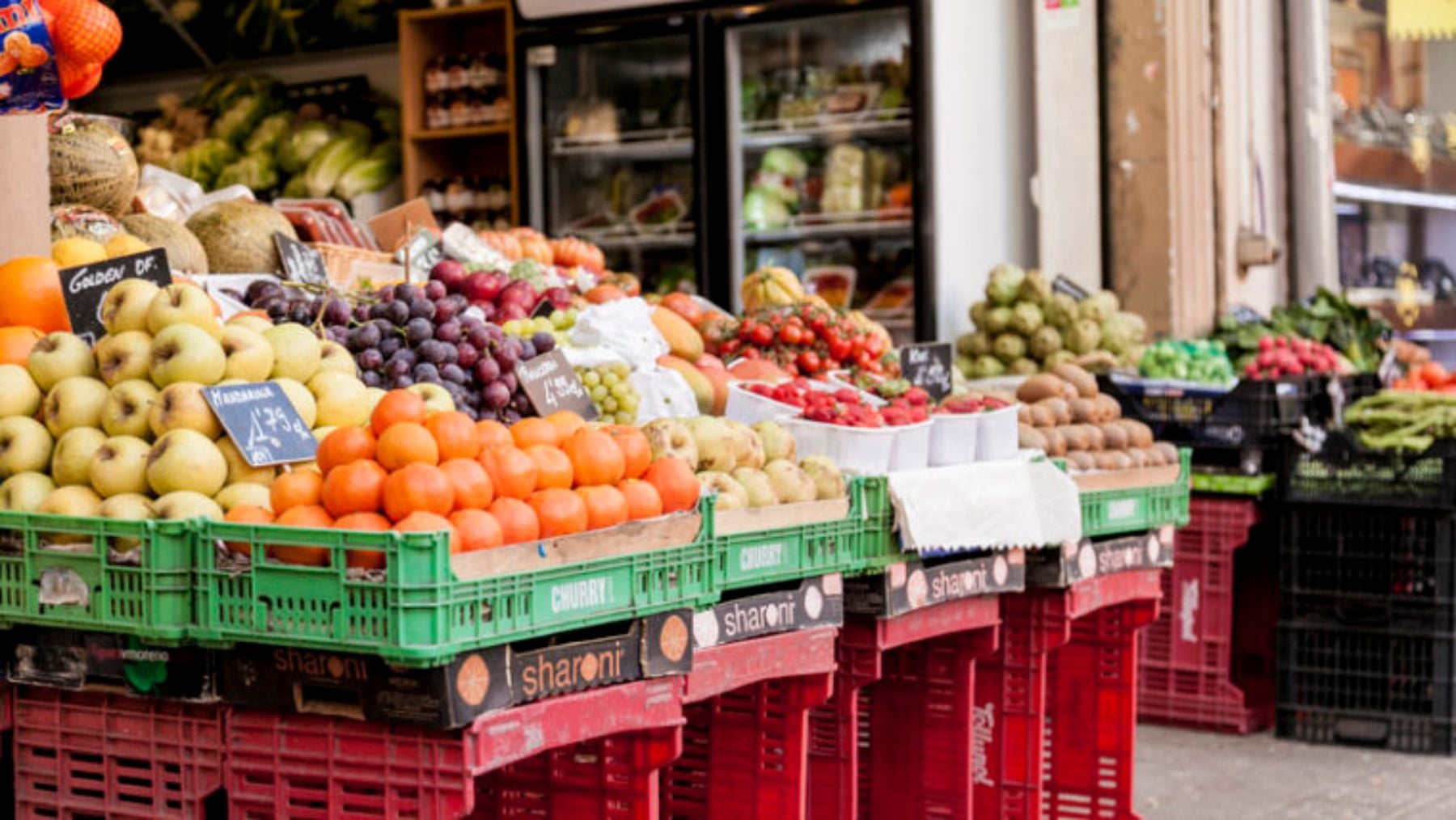 Adiós a los supermercados 24 horas en Barcelona: el cambio l