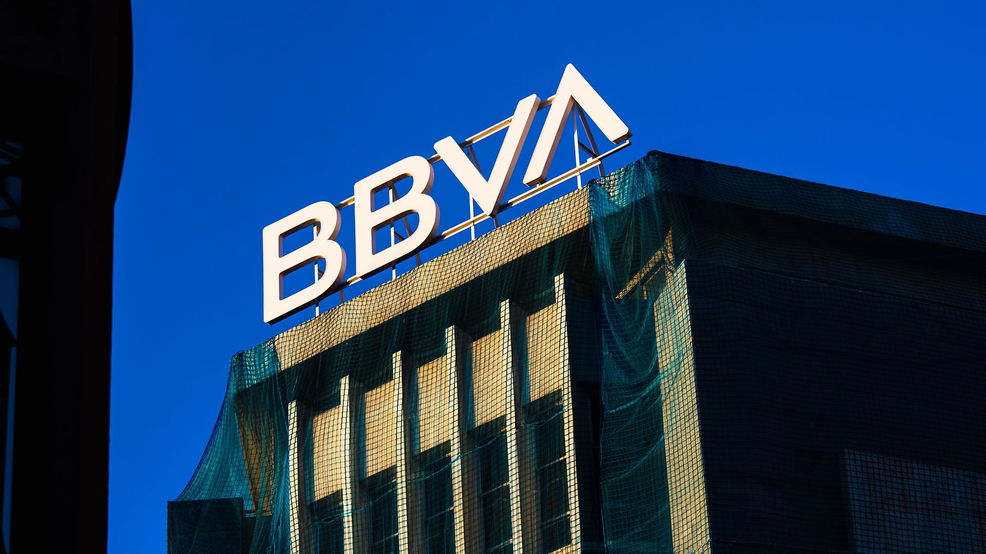 BBVA empeora su previsión de déficit hasta el 2,8% este año 