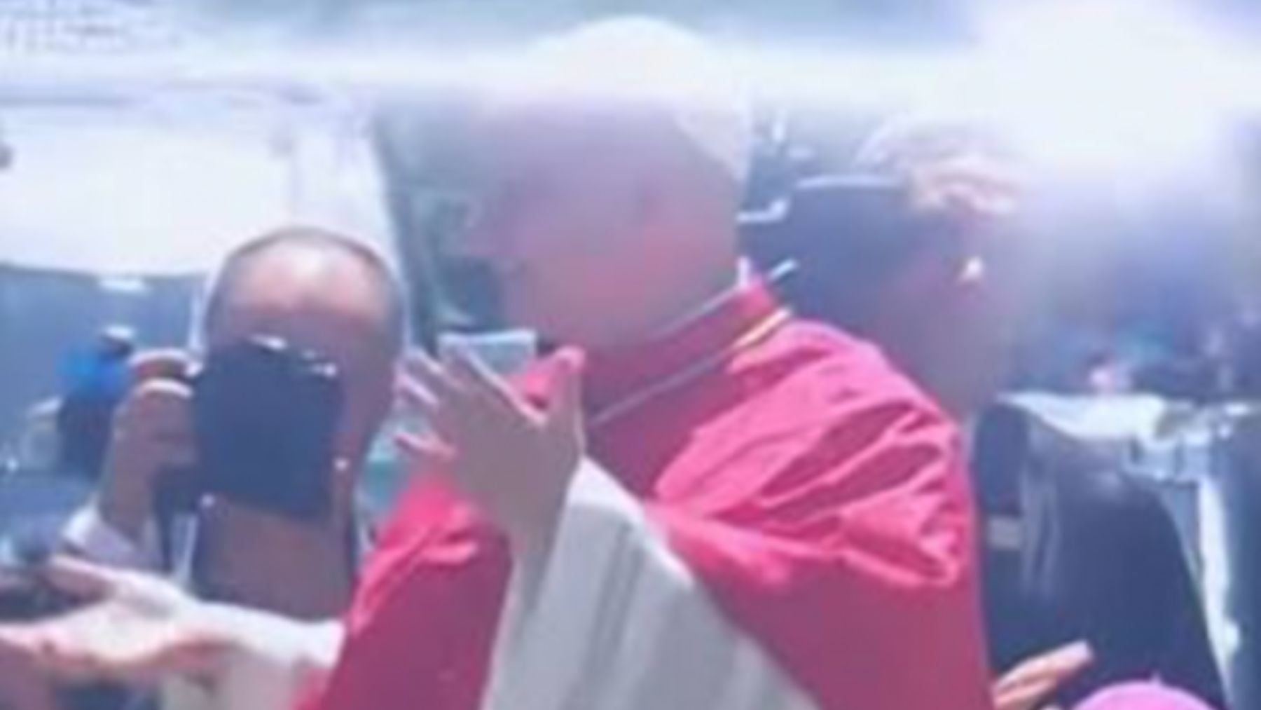 ¿Qué significa ‘six seven’?: el gesto viral que el Papa León