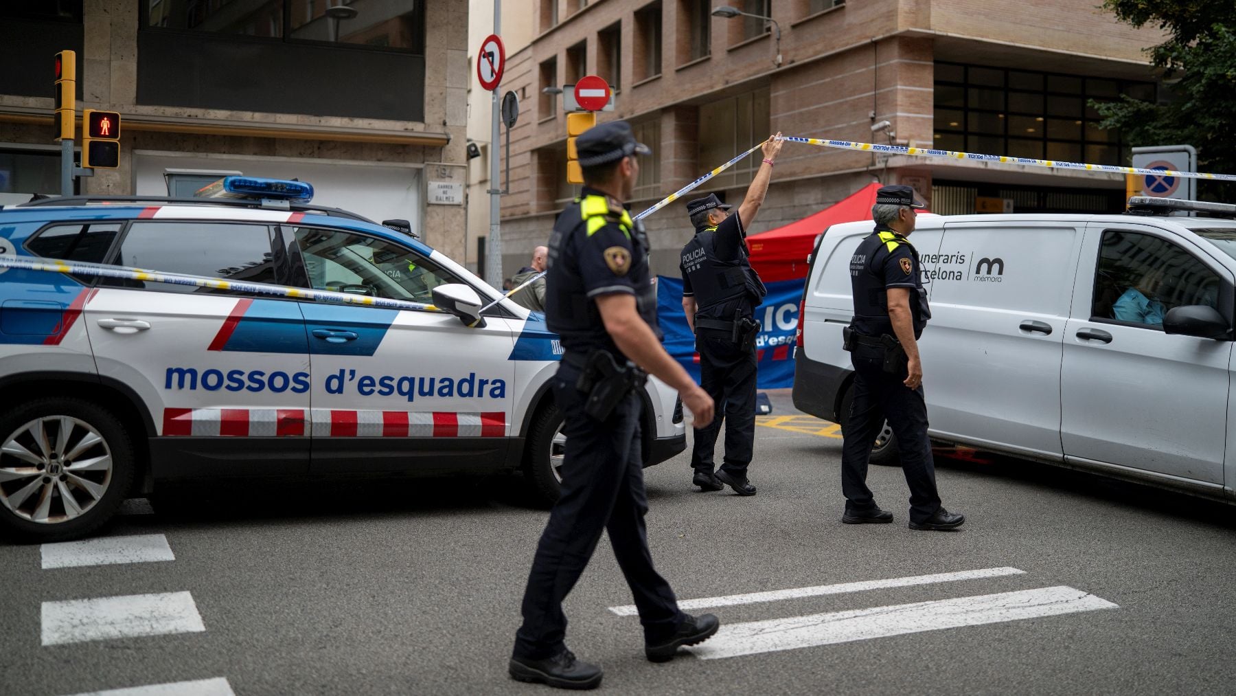 Matan a tiros a un hombre frente a una comisaría de Barcelona en plena visita del Papa León XIV