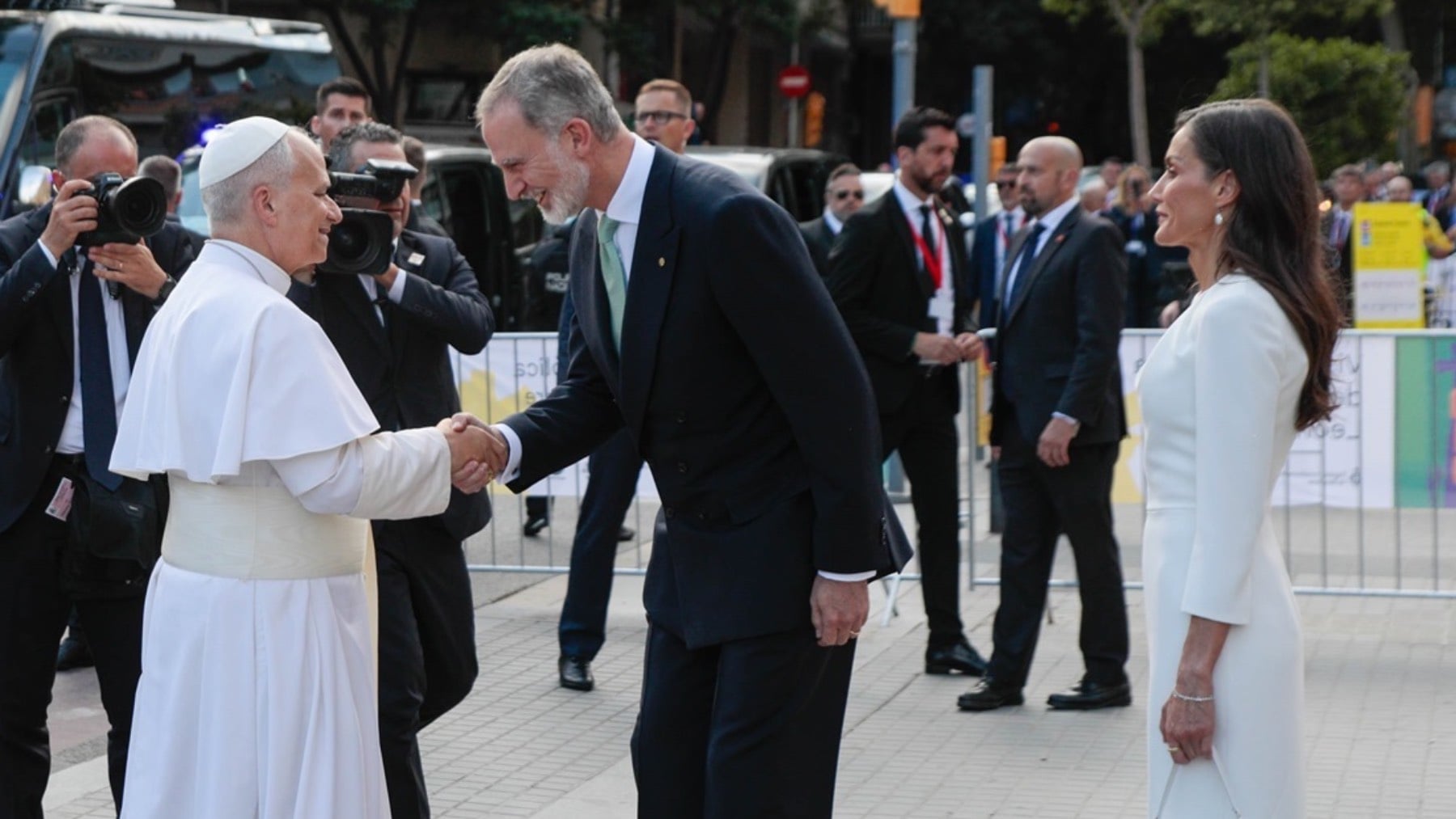 El Papa León XIV junto a los Reyes en Barcelona. (Foto: Europa Press)