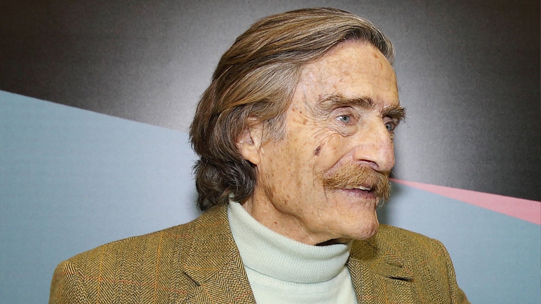 Miguel de la Quadra-Salcedo, reportero de guerra y aventurero, sobre la vejez: El elixir de la eterna juventud es mantener la curiosidad y rodearte de gente joven