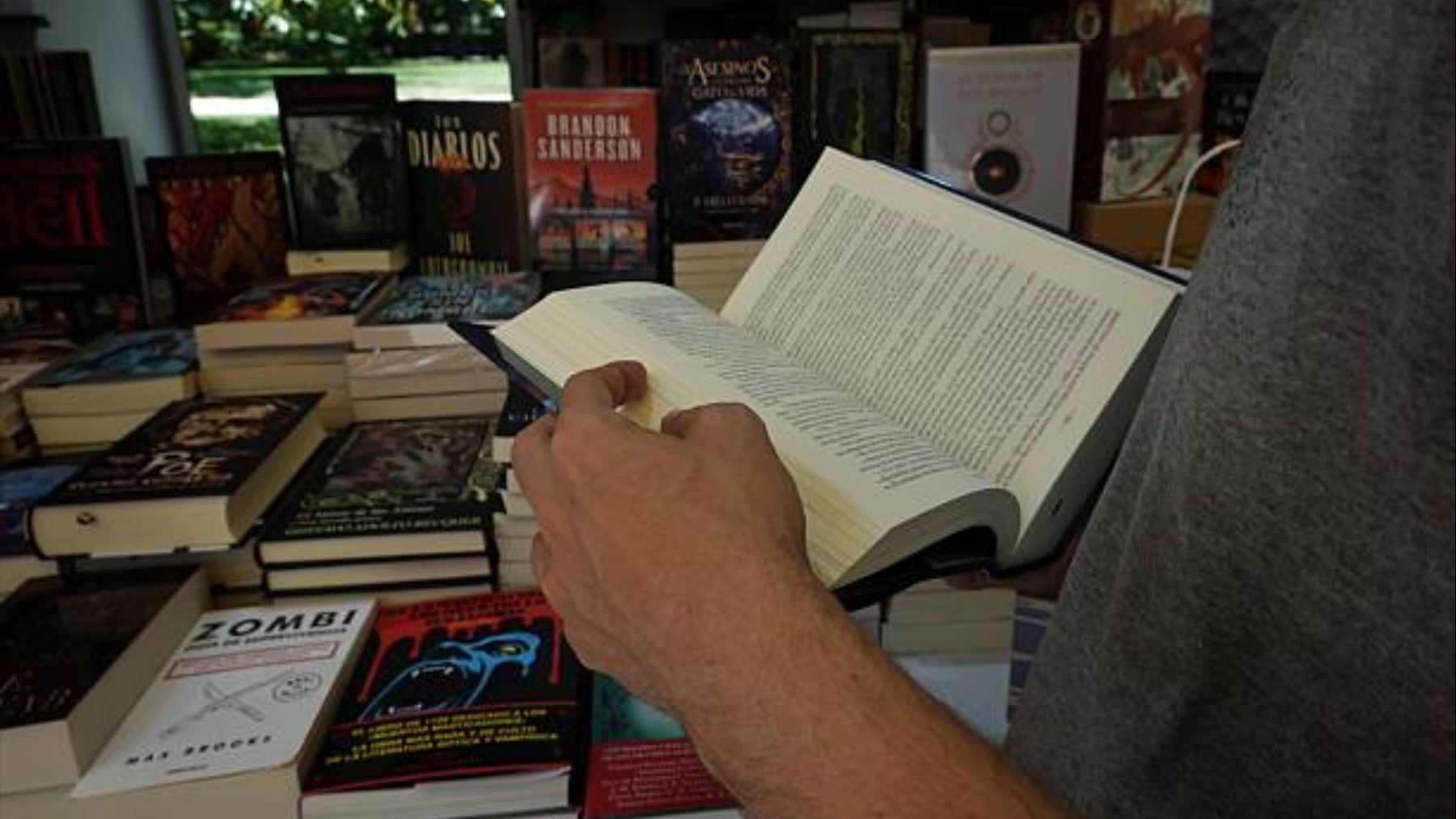 Quién firma hoy, 13 de junio, en la Feria del Libro de Madrid 2026