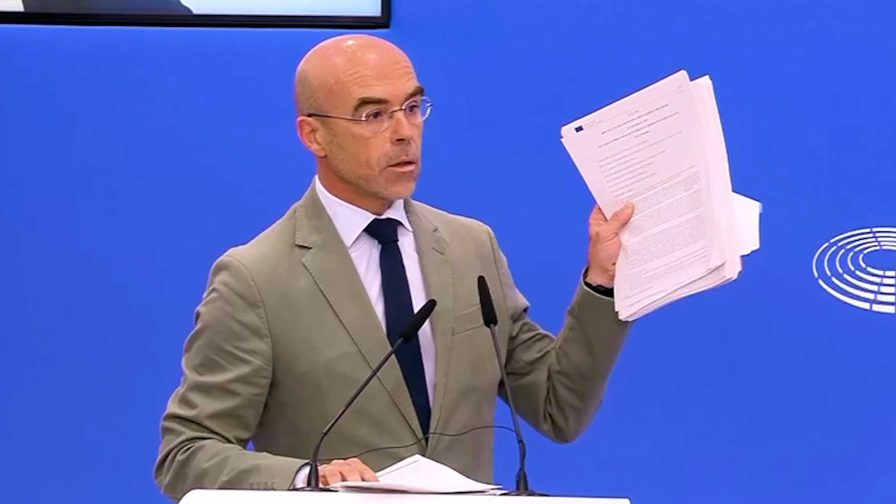 Vox denuncia que la regularización masiva de Sánchez invalid