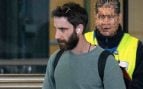 Dani Rovira en el aeropuerto Adolfo Suárez Madrid. (Foto: Europa Press)