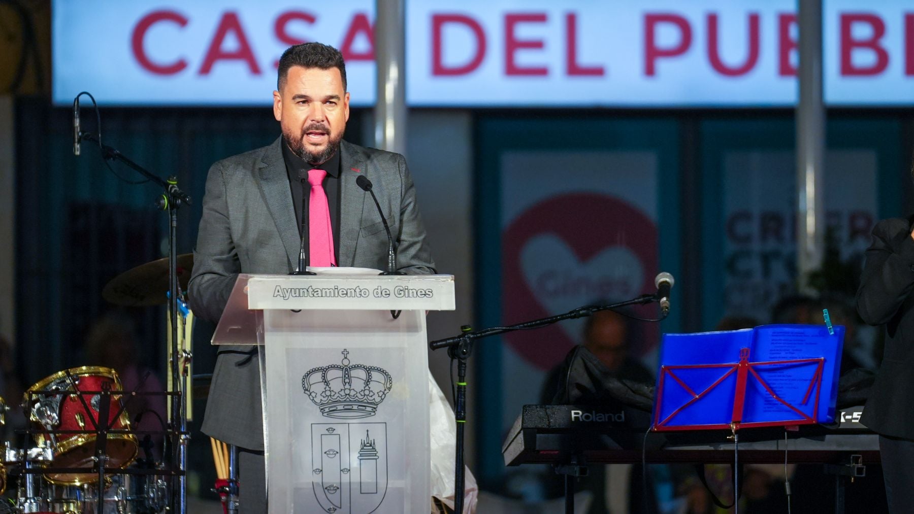 El juez sienta en el banquillo al alcalde socialista de Gine