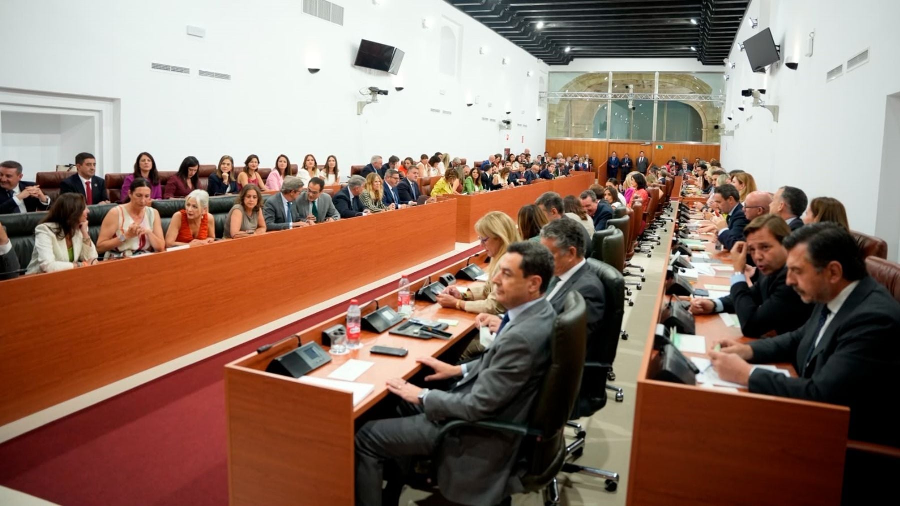 La izquierda aprovecha los juramentos del Parlamento andaluz