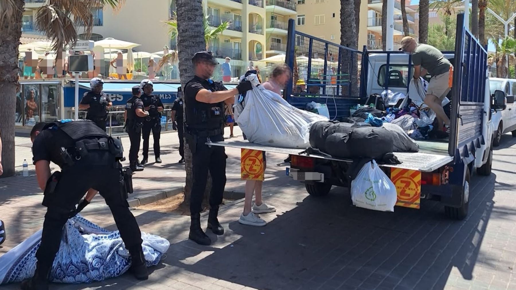 Detenidos dos manteros en Palma por resistencia y 
