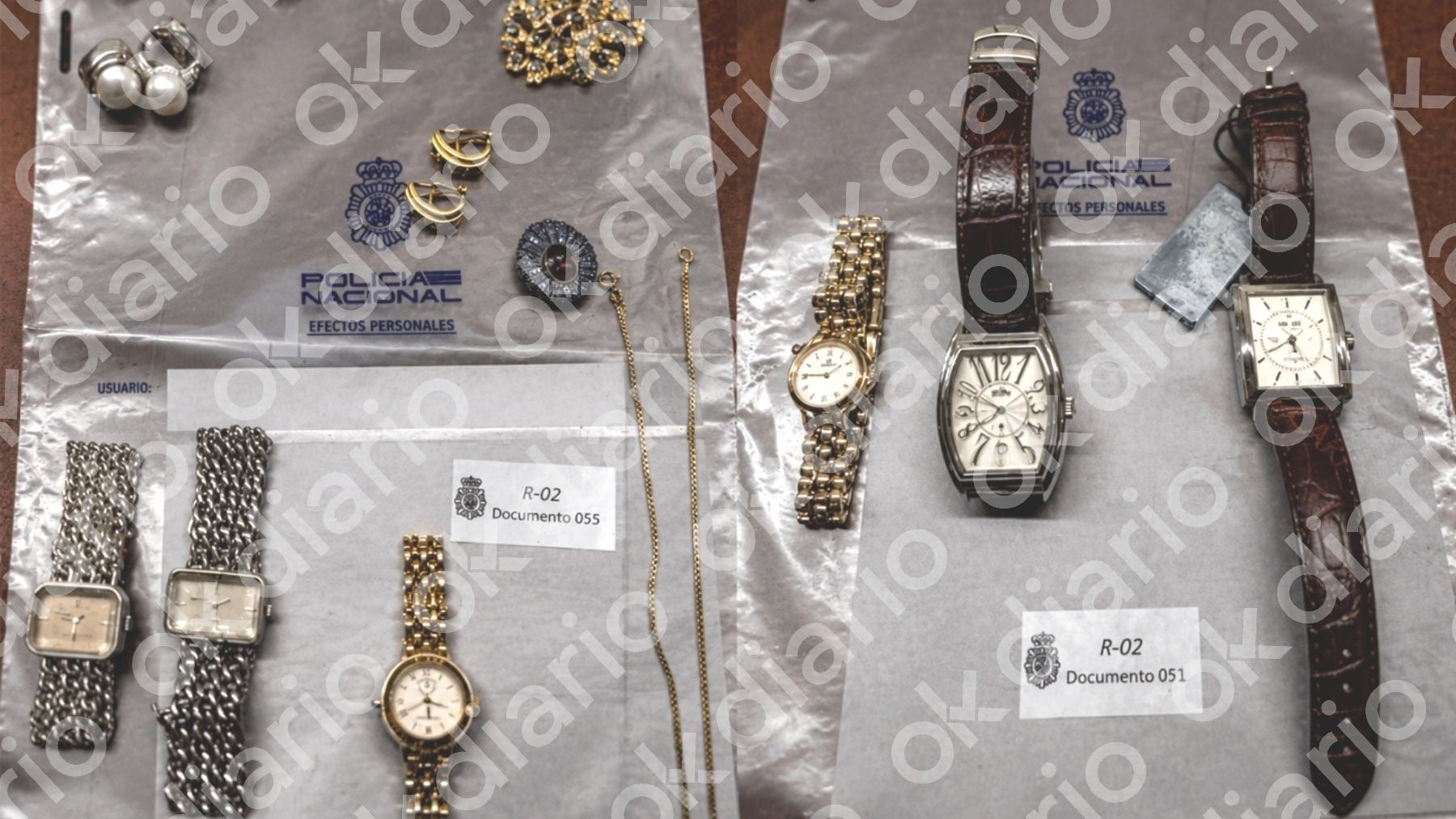 Los relojes y un anillo de escaso valor son las únicas pieza