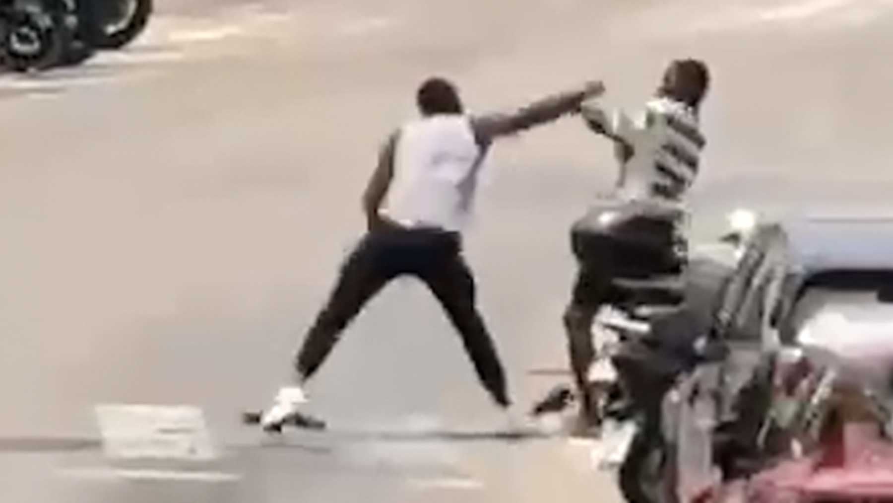 Una salvaje pelea entre dos colombianos de bandas 