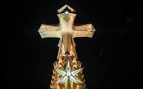 Fundación Endesa culmina con la cruz de la torre de Jesucristo su tercera iluminación artística en la Sagrada Familia en 20 años