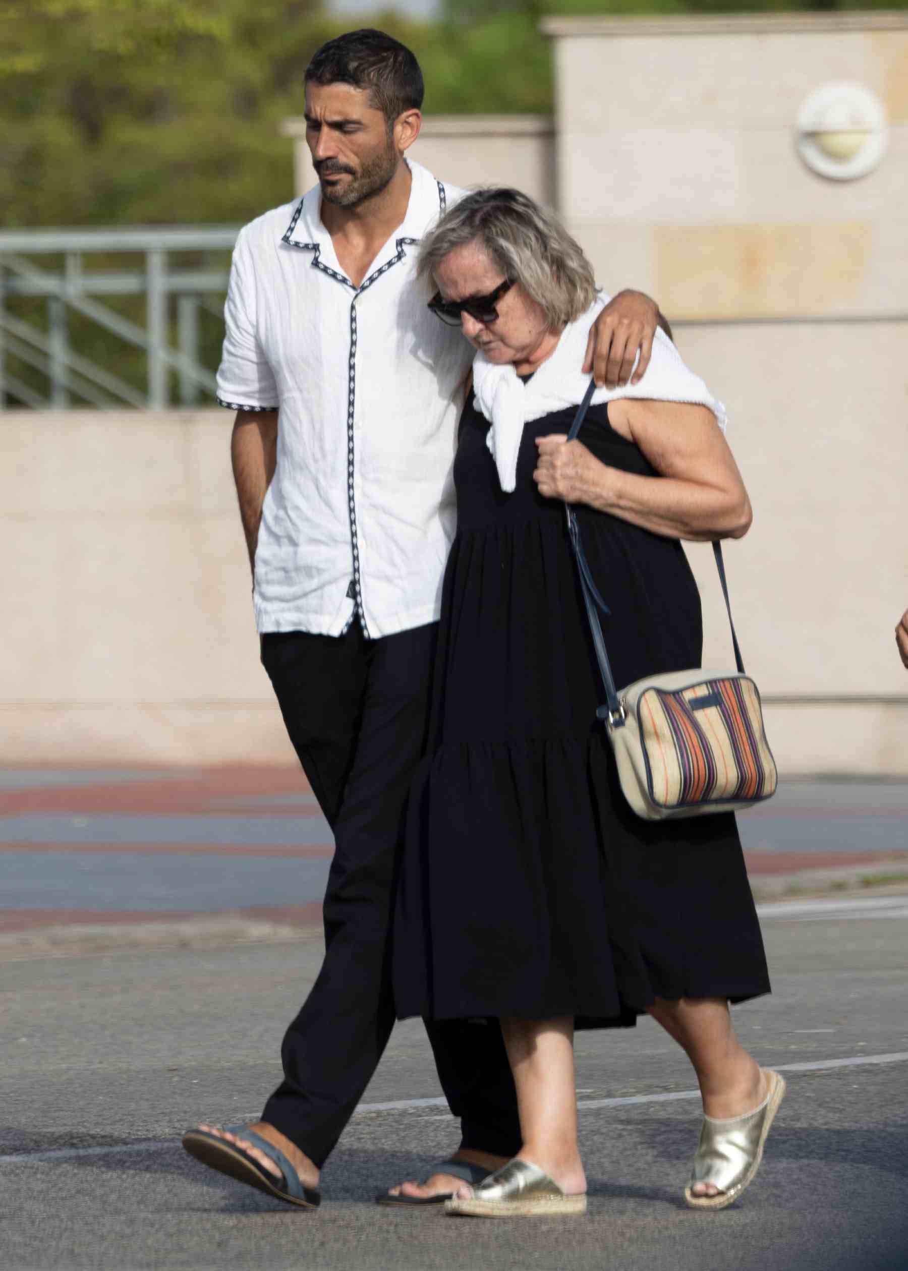 Alex Garc&iacute;a en el funeral de Ver&oacute;nica Echegui. (Foto: Europa Press)