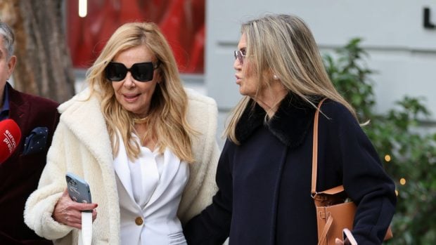 Ana Obreg&oacute;n y Susana Uribarri. (Foto: Europa Press)