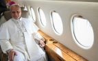 El Papa a bordo del Falcon.