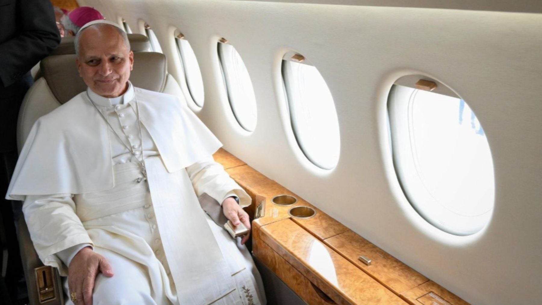 El Rey ofrece el Falcon al Papa León XIV para volver a Roma tras no poder despegar su avión por una avería