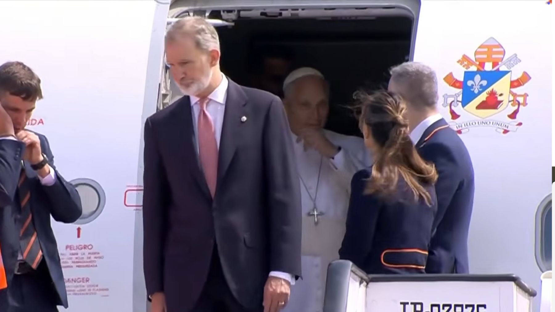 Felipe VI detectó la avería del avión del Papa: No te lo vas a creer, el Rey dice que hay un motor que no está encendido