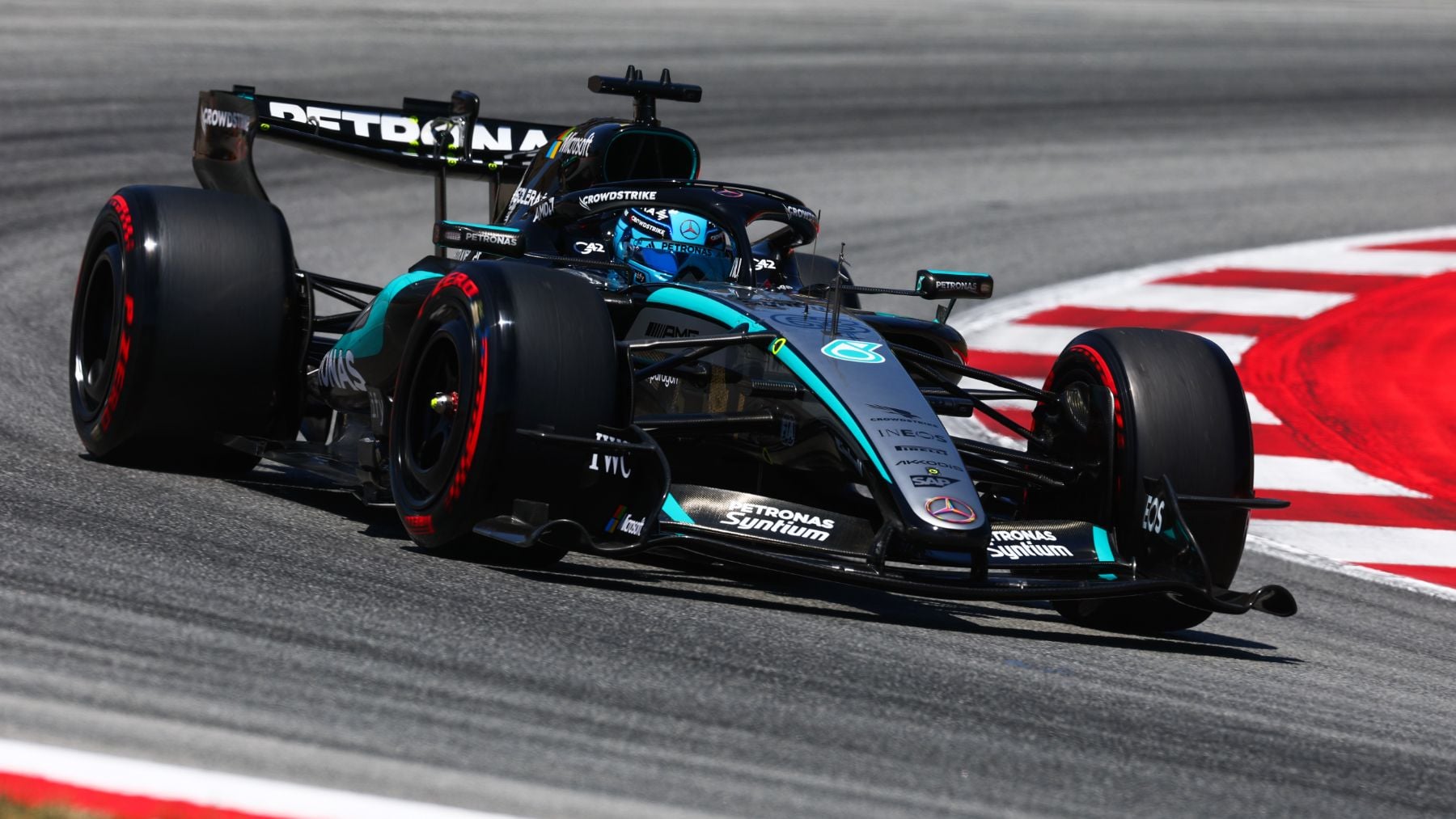 Russell confirma su resurrección con la pole de Montmeló con Sainz decimosexto y Alonso último