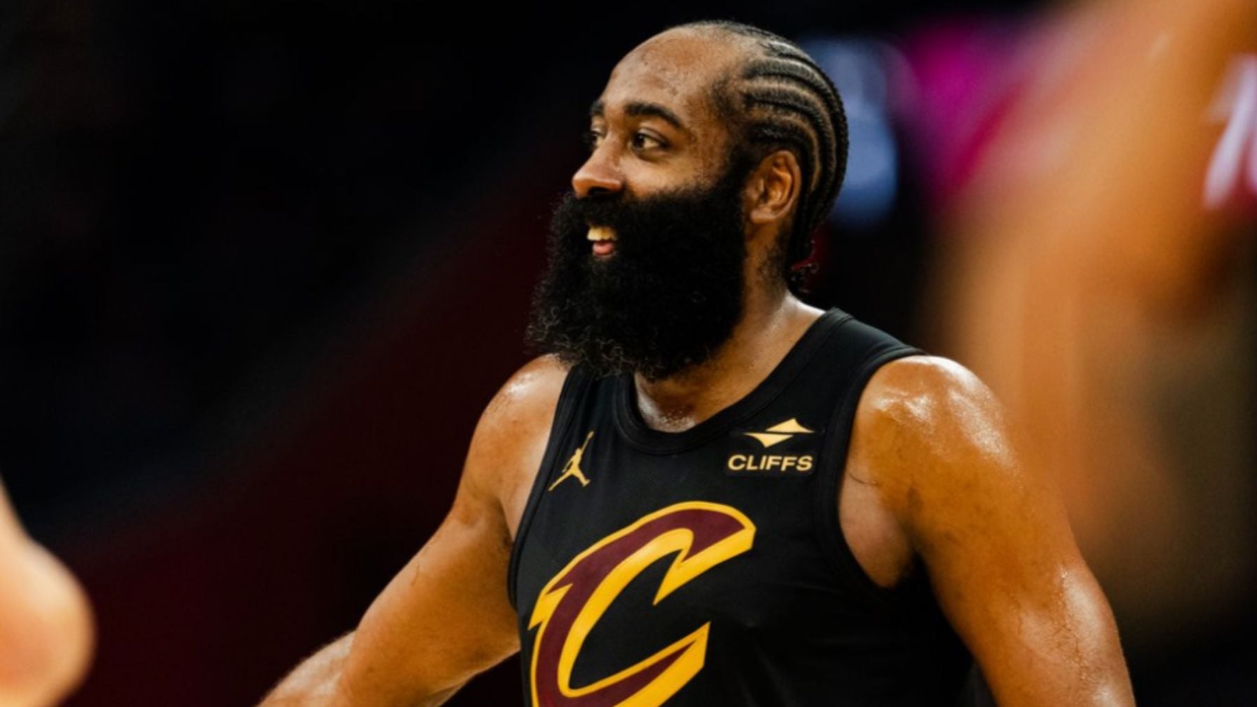 Arrestan a James Harden por llevar una pistola en el asiento de su coche
