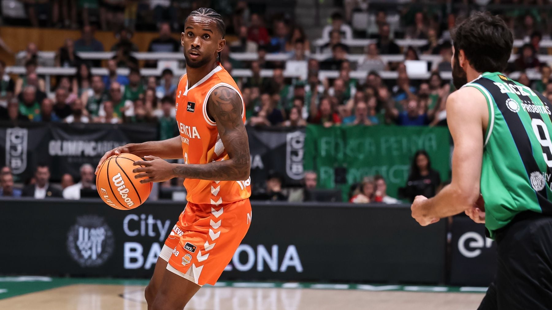 Valencia Basket asalta Badalona y jugará la final de la Liga Endesa contra el Barcelona