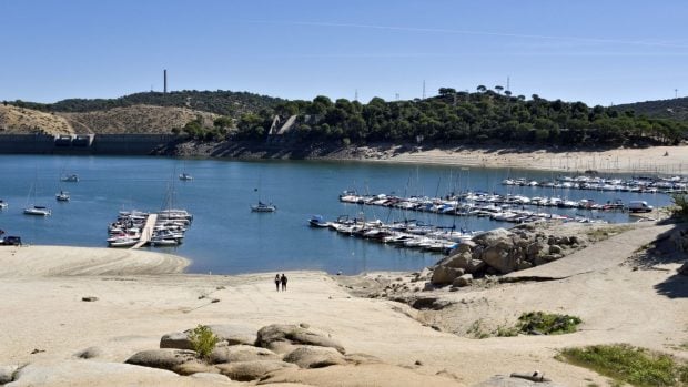 Puerto deportivo del embalse de San Juan.