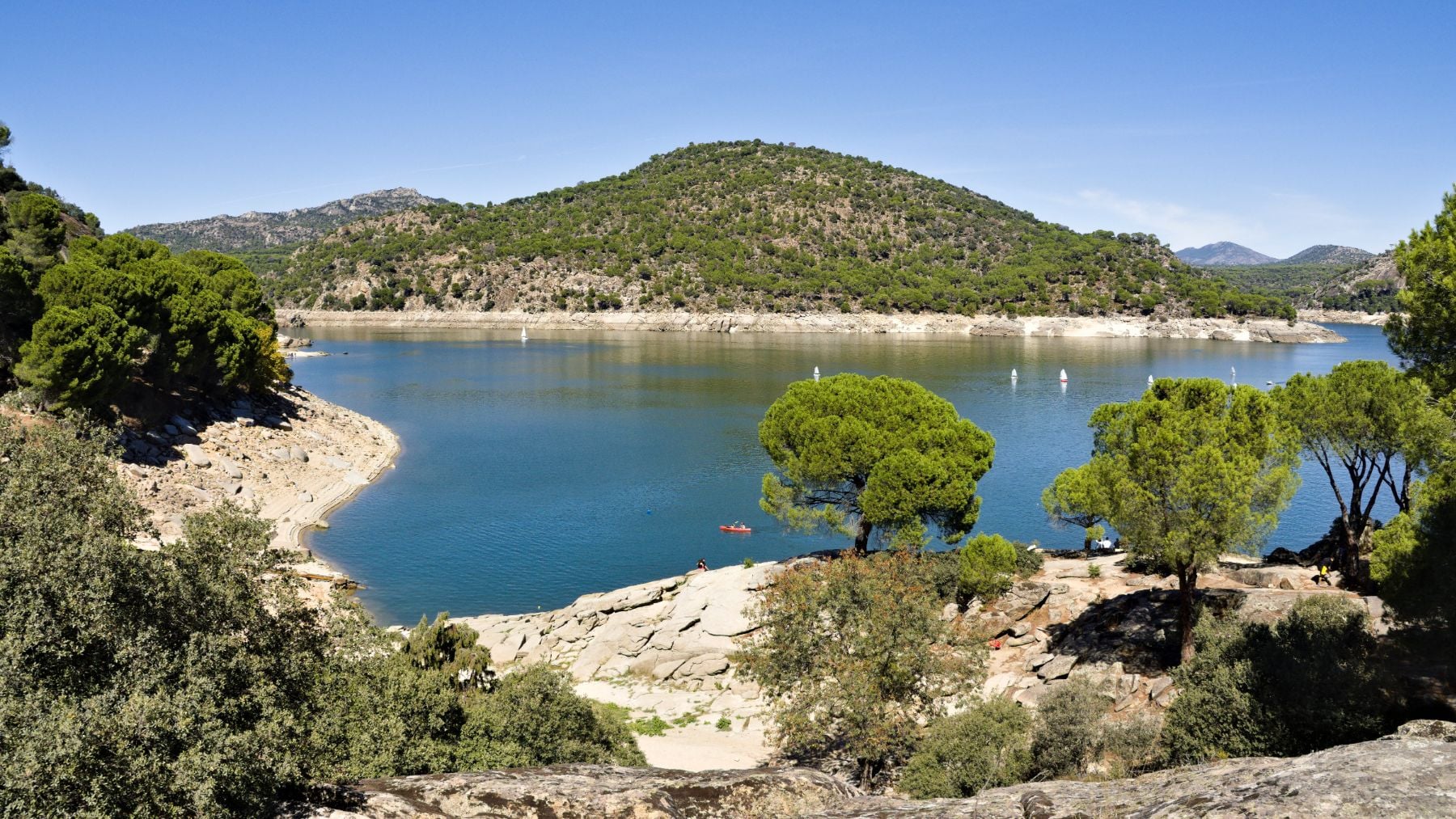 En el embalse de San Juan se encuentran dos de las cinco playas fluviales de Madrid.