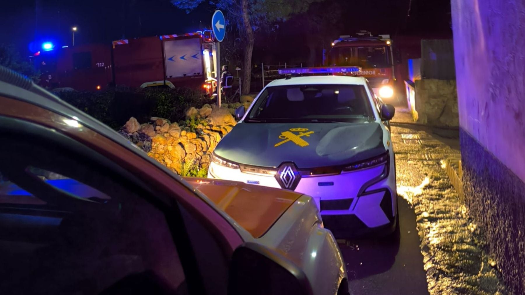 Un coche de la Guardia Civil en el lugar de los hechos.