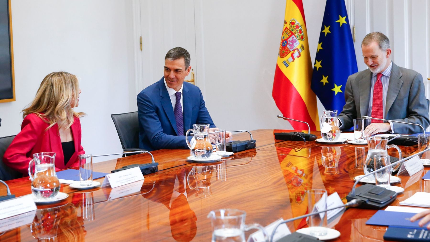 El PSOE intenta zafarse del cerco judicial pactando con los socios dejar sin castigo los insultos al Rey