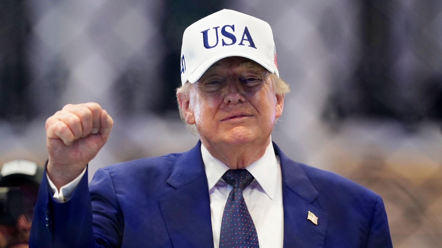 Trump confirma que algunos barcos están empezando a salir del estrecho de Ormuz