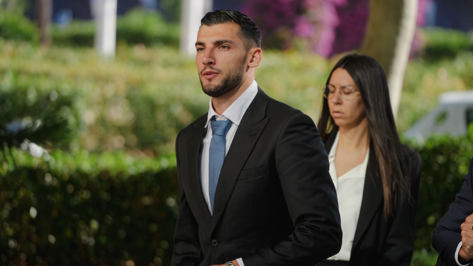 El futbolista Rafa Mir, condenado a 8 años de cárcel por violación