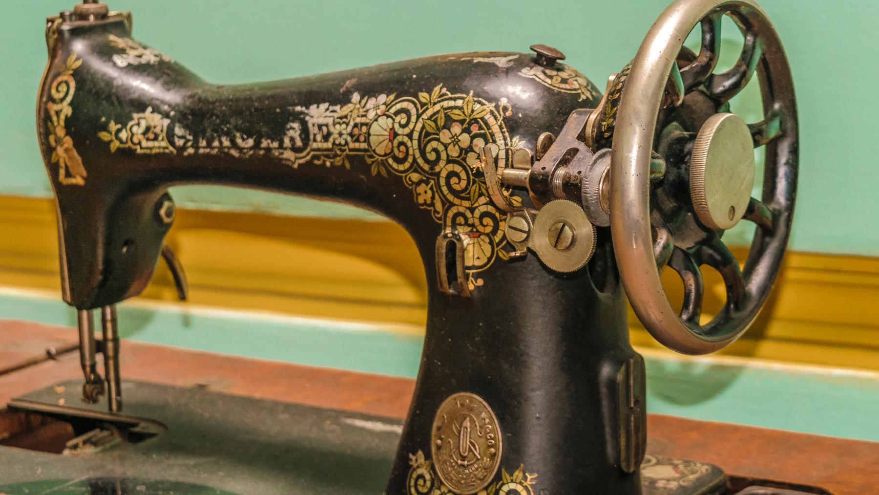 Quienes tienen una máquina de coser Singer en su casa tienen un tesoro: la razón por la que valen una fortuna y el dinero que puedes ganar con su venta