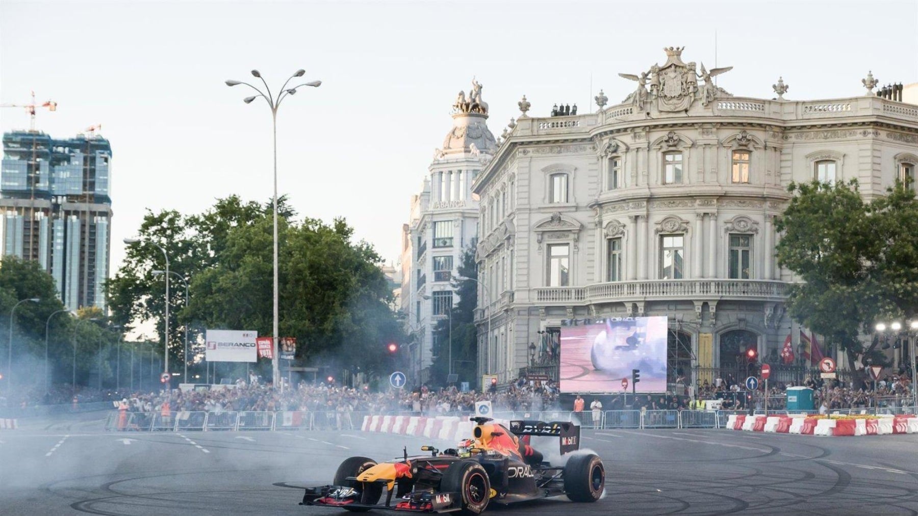 Imágenes de la promoción de F1 en Cibeles. (Foto: Madring)