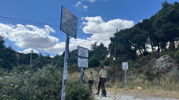 Patrullas encargadas de impedir el baño en zonas naturales en las que no se permite dicho uso en la Comunidad de Madrid.