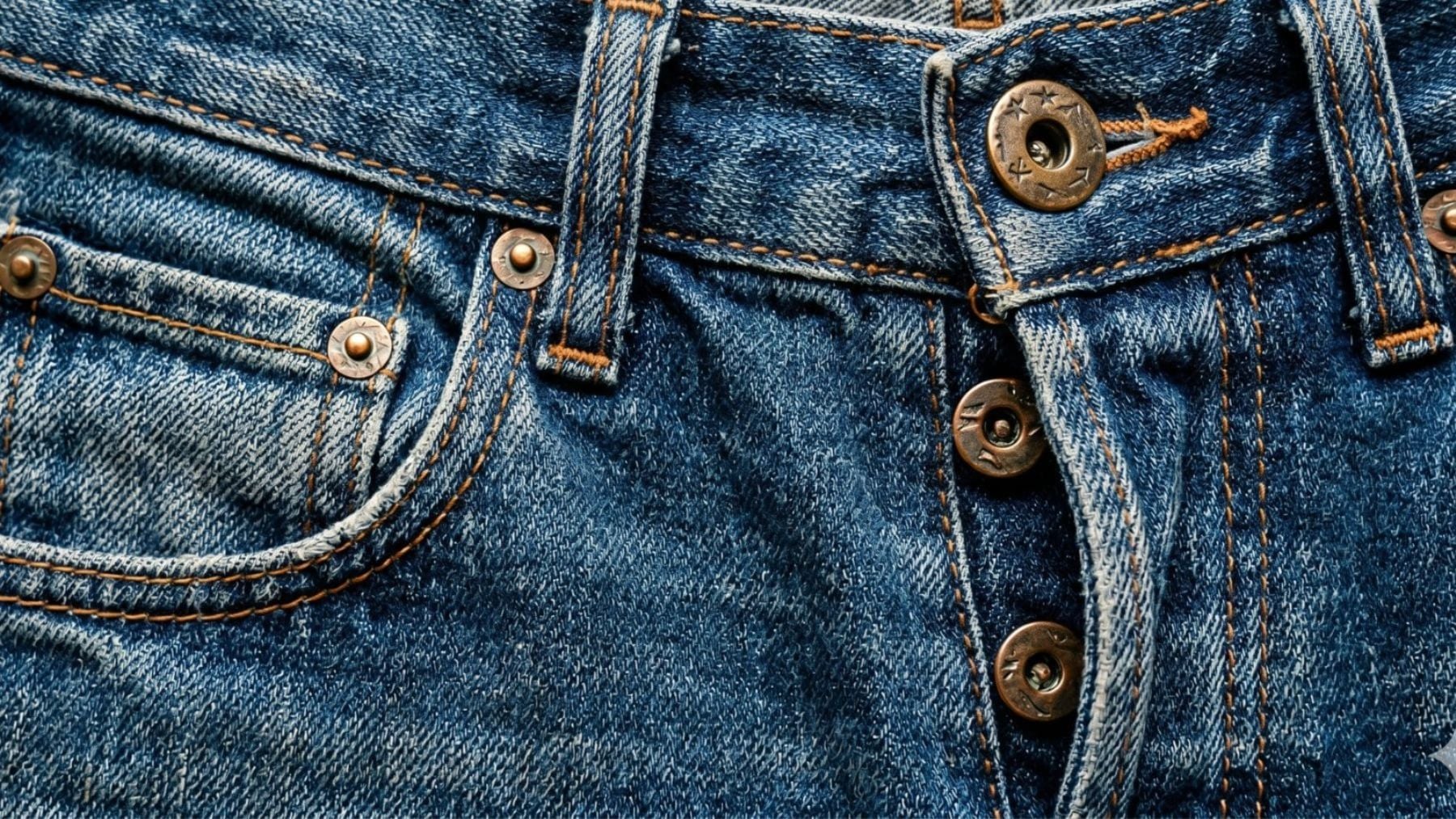 Imagen de los remaches de un pantalón. Imagen generada por IA.