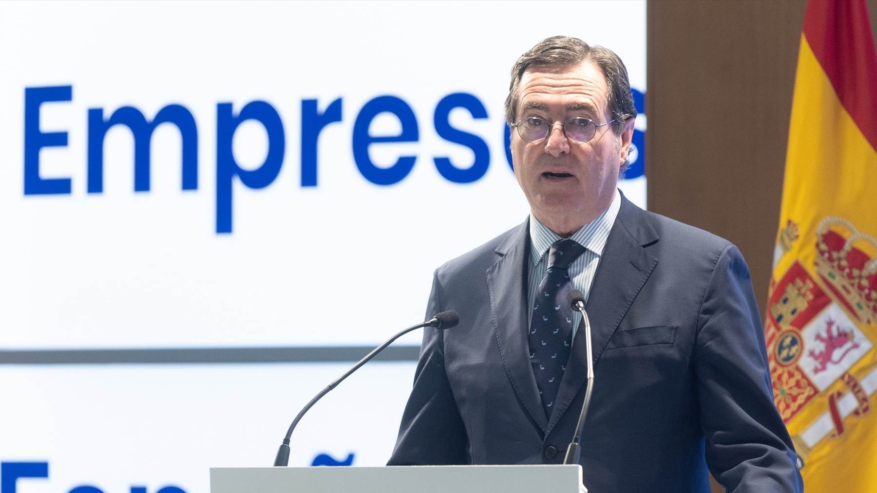La CEOE propone trasladar a la Seguridad Social el coste de los primeros 15 días de baja
