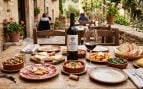 Comida con vino (Adobe)
