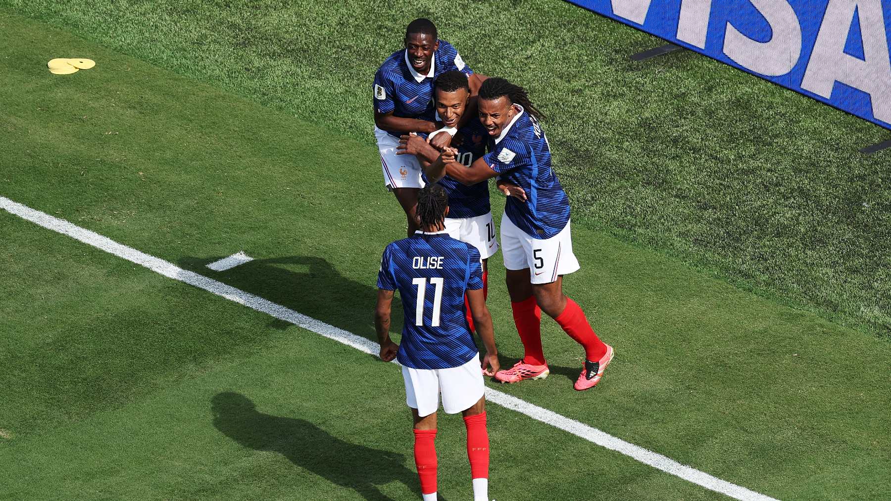 La conexión de Francia que ya asusta en el Mundial: asistencia imposible de Olise y Mbappé hace un doblete