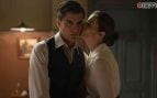 Maxi Iglesias y Aitana Sánchez-Gijón en Velvet. (Atresmedia)
