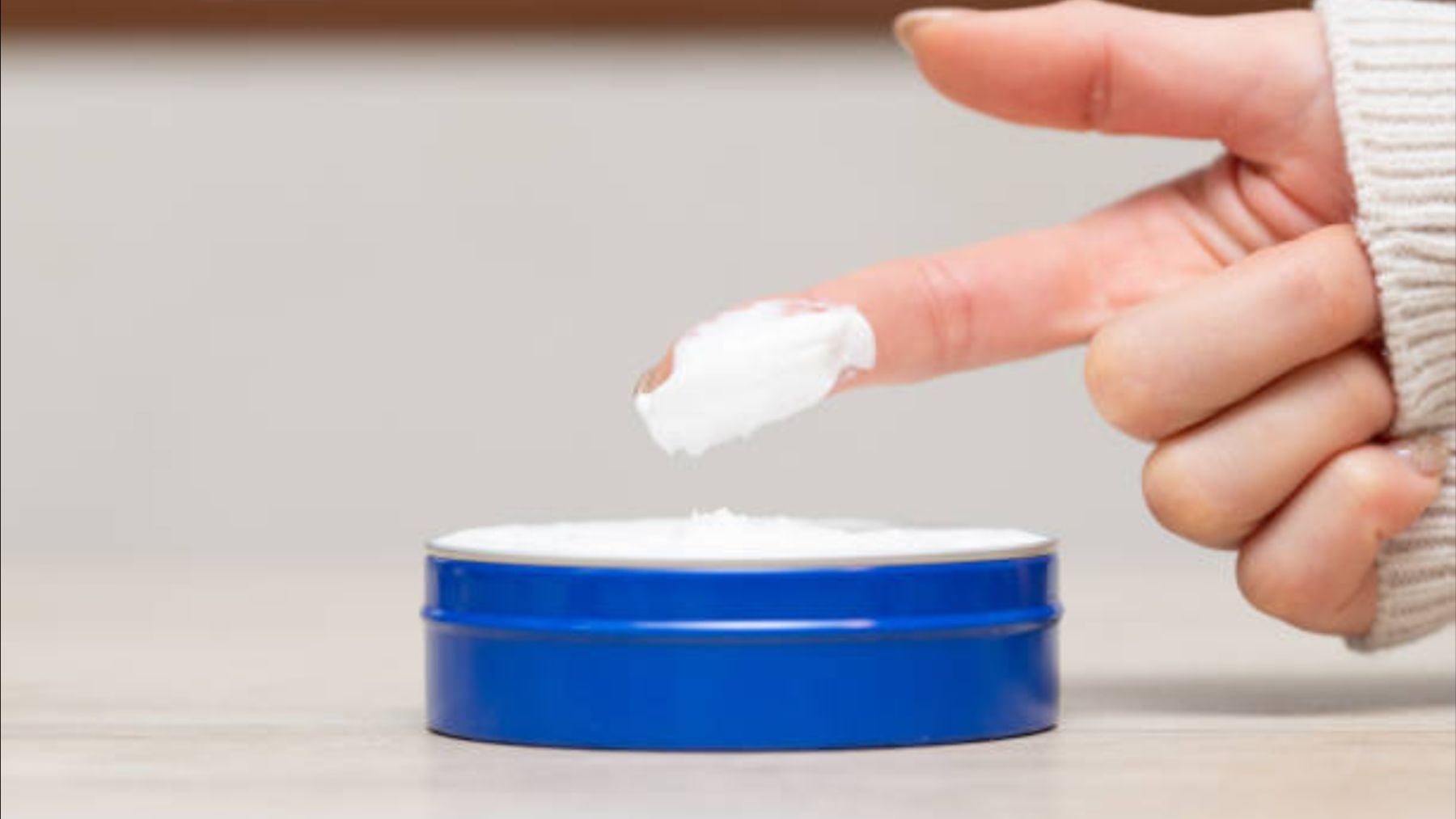 Vicente Calduch, farmacéutico: La crema Nivea del bote azul no debe considerarse reparadora para las quemaduras solares, sí una hidratante tras la exposición solar