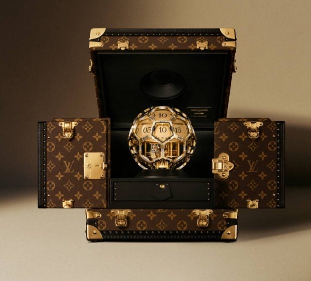 reloj balón de futbol Louis Vuitton