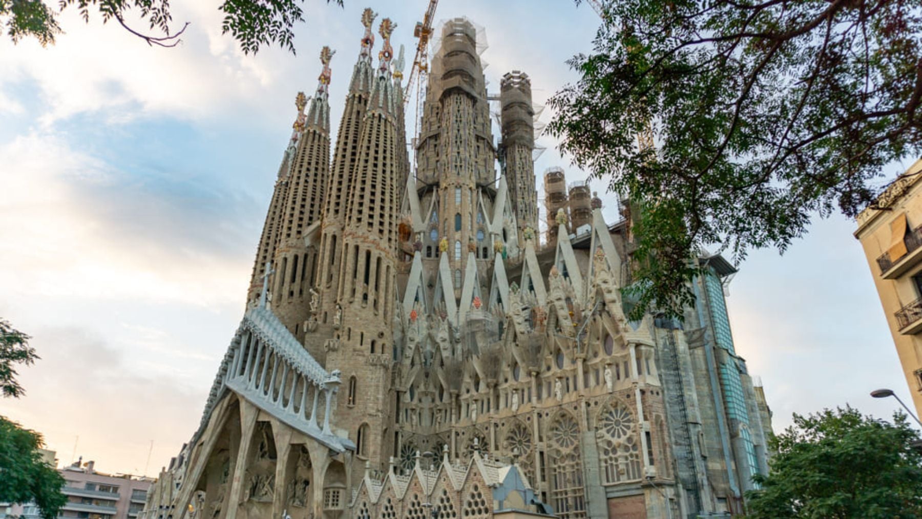 24 toneladas de Loctite, el secreto invisible que ha pegado las torres centrales de la Sagrada Familia
