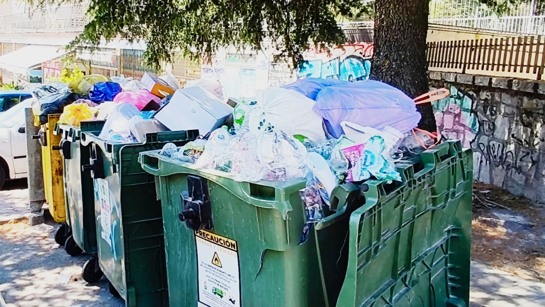 Los vecinos de Cercedilla llevan ellos mismos la basura al vertedero porque el Ayuntamiento no recoge los contenedores