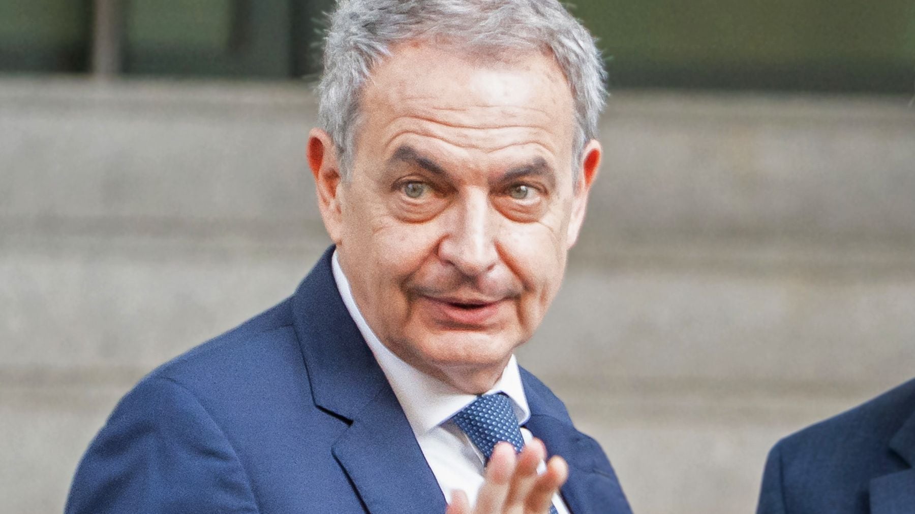 Zapatero busca librarse del contrabando y el delito fiscal alegando que las joyas las recibió en Moncloa