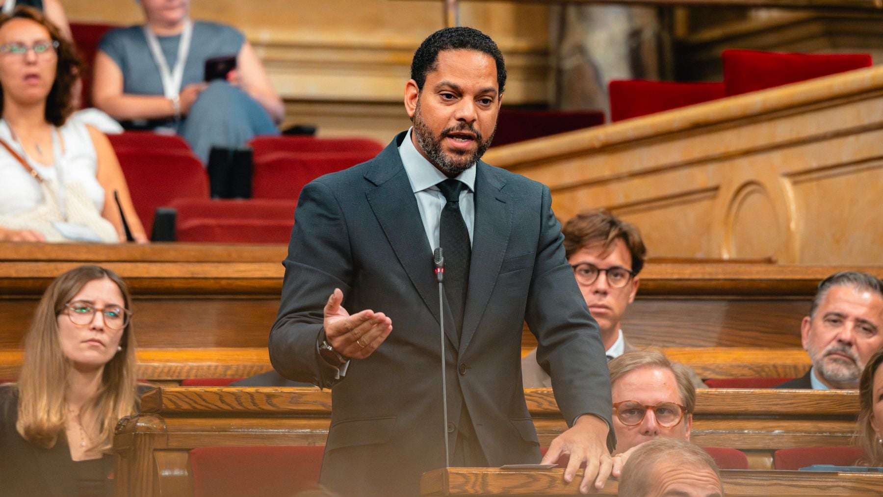 Vox pide a Illa cerrar el mega chiringuito de Acción Exterior catalán de 143 millones y destinarlo a la prioridad nacional
