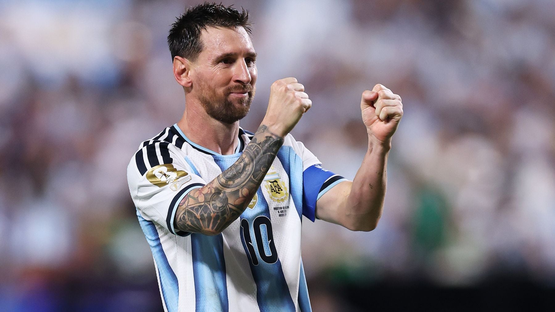 El Barcelona presume del histórico hat-trick de Messi: Leyenda