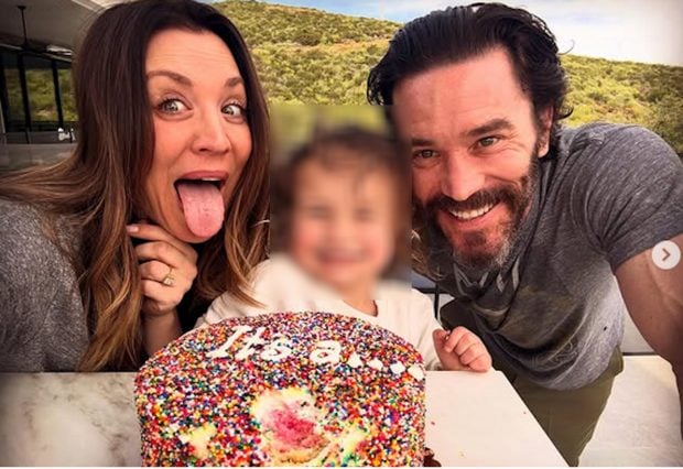 Kaley Cuoco con su familia. (Foto: Instagram)