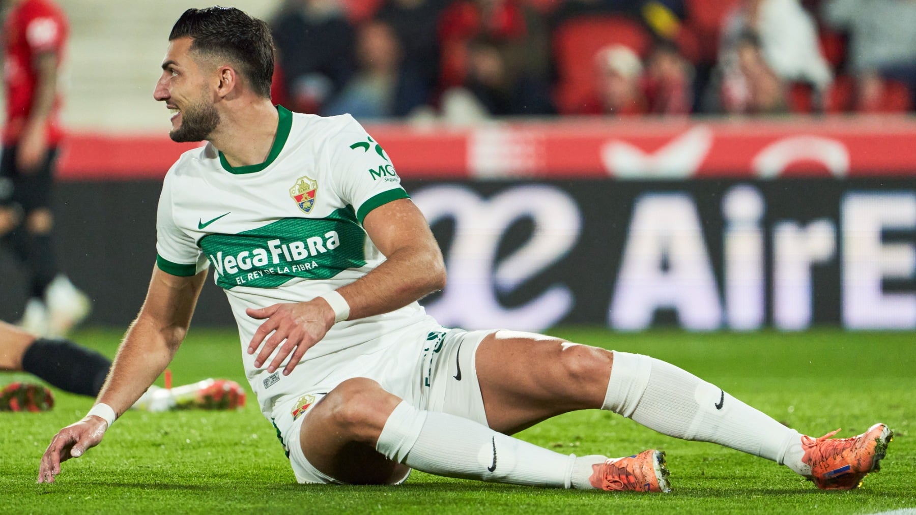 El Elche rescinde el contrato de Rafa Mir tras ser condenado por agresión sexual