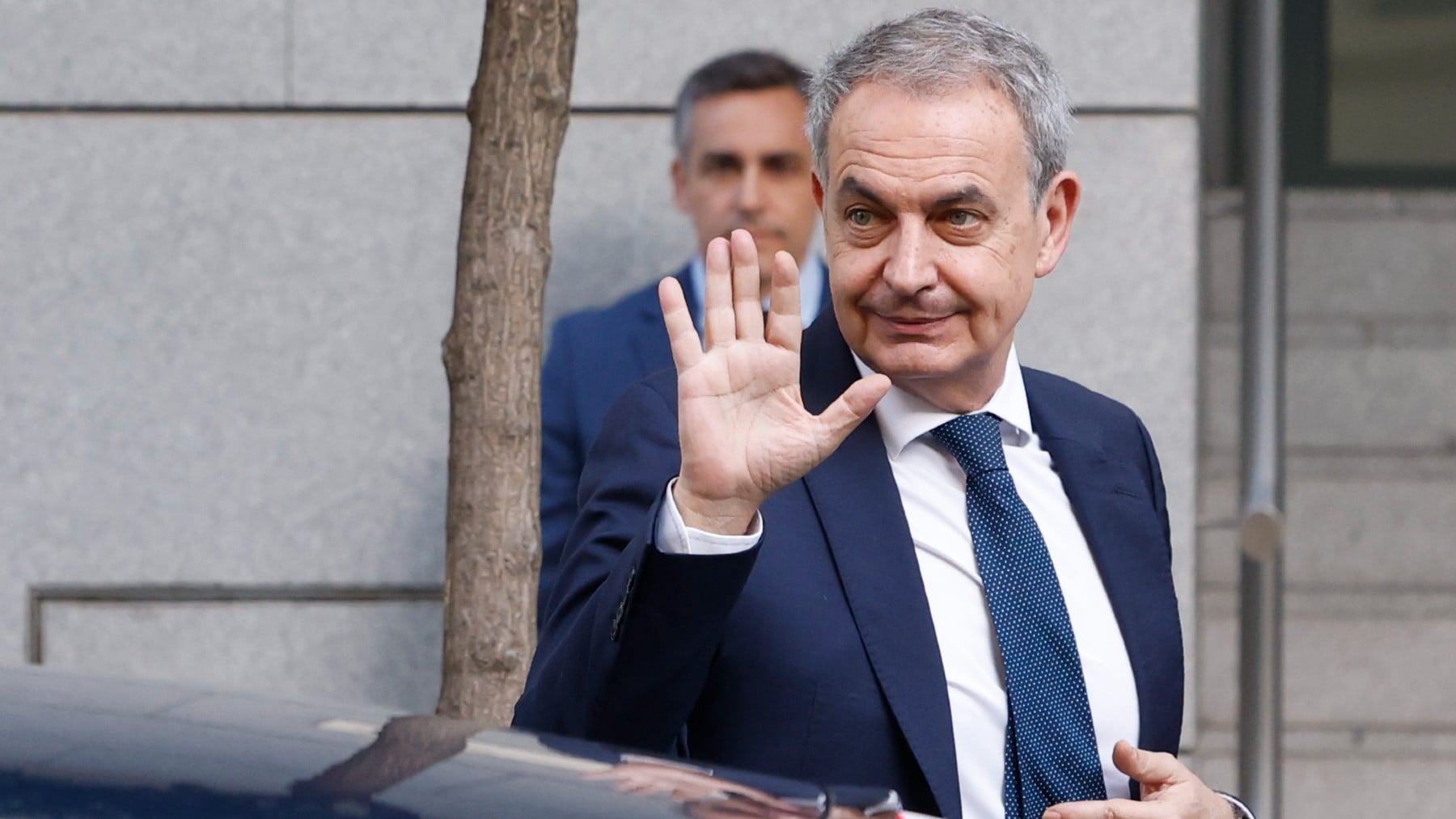 Anticorrupción ve riesgo de fuga en Zapatero y pide al juez que le retire el pasaporte