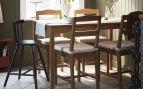 Esta mesa de IKEA con 4 sillas es de pino macizo real, cabe en cualquier comedor y es un chollo